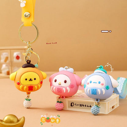 Gantungan Kunci Bag Charm Aksesori Tas Seri Sanrio X Daruma Dgn Strap
